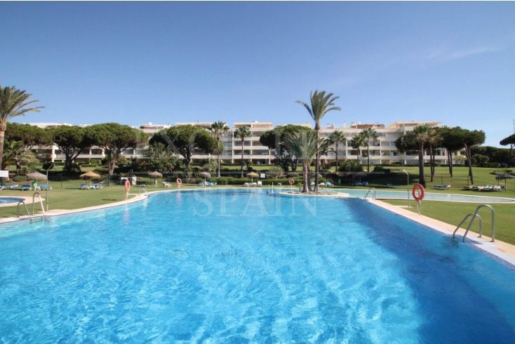 Apartment in Los Granados de Cabopino, Marbella East