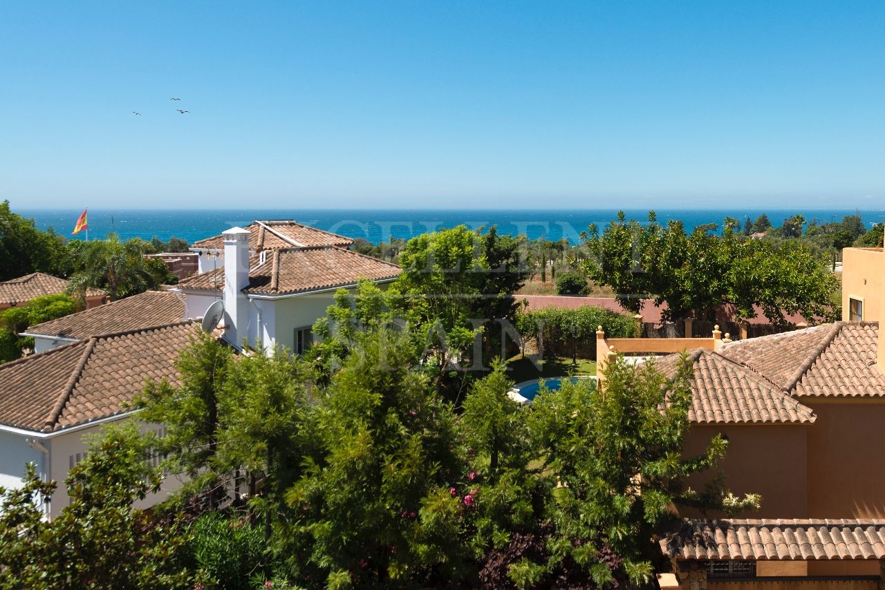 Penthouse in Rio Real, Marbella East