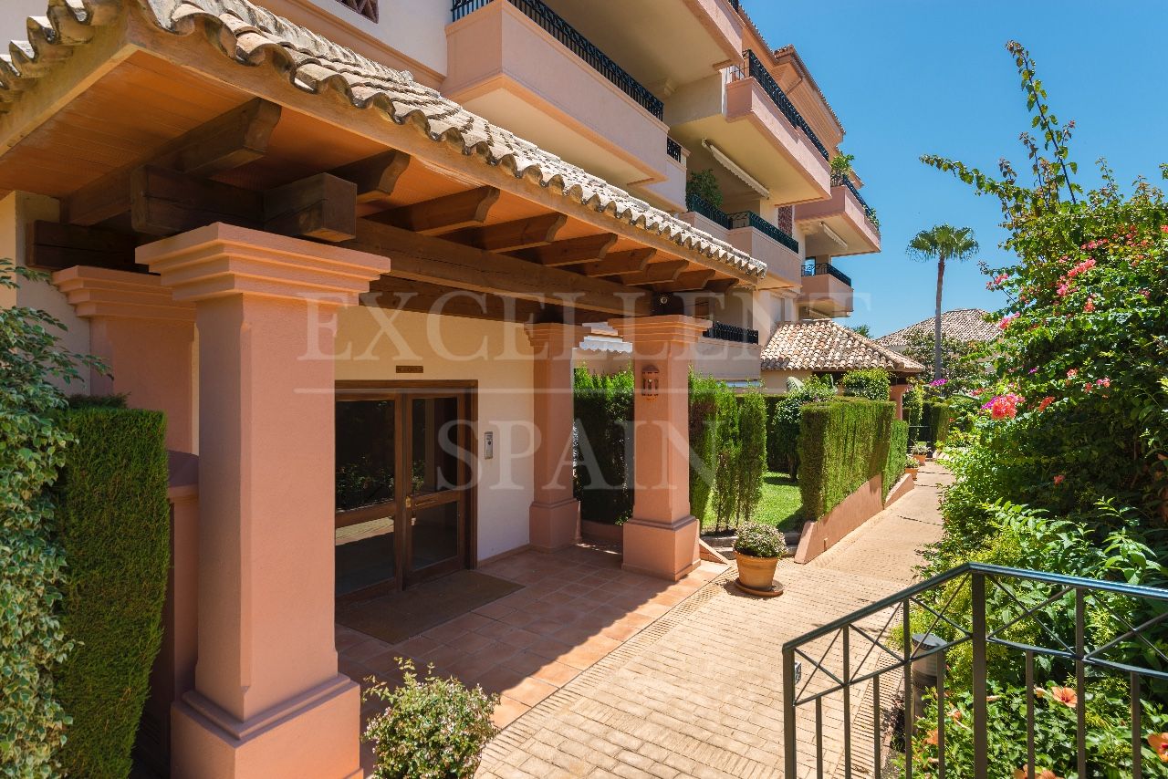 Penthouse in Rio Real, Marbella East