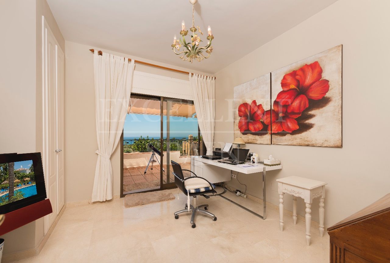 Penthouse in Rio Real, Marbella East