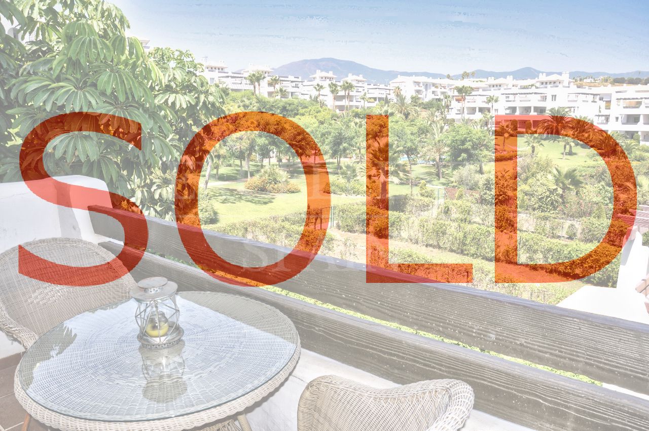 Selwo Hills, Neue Goldene Meile, Estepona, großartige Wohnung zum Verkauf mit geräumiger Terrasse