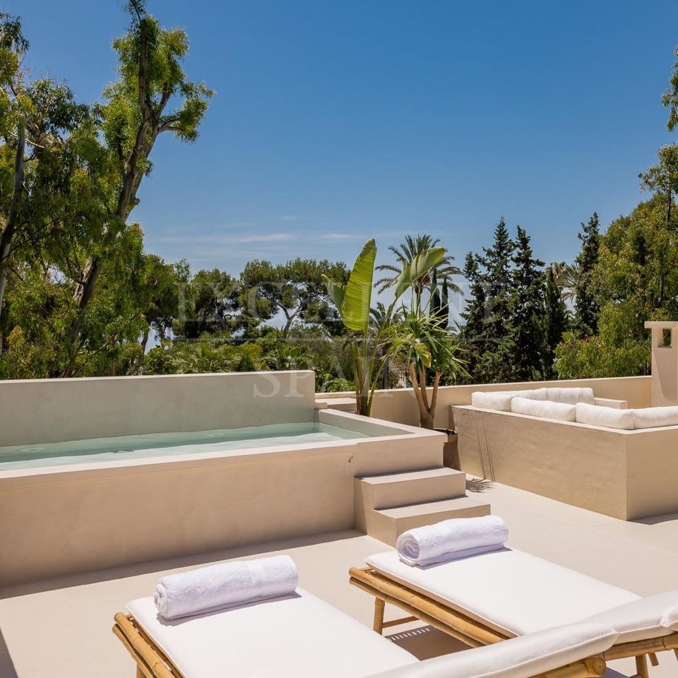 Villa in Los Monteros Playa, Marbella Oost