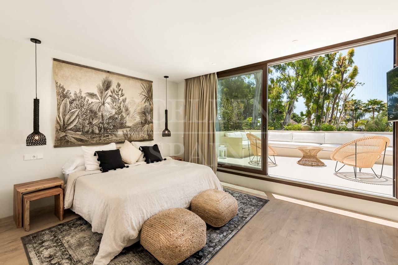 Villa in Los Monteros Playa, Marbella East