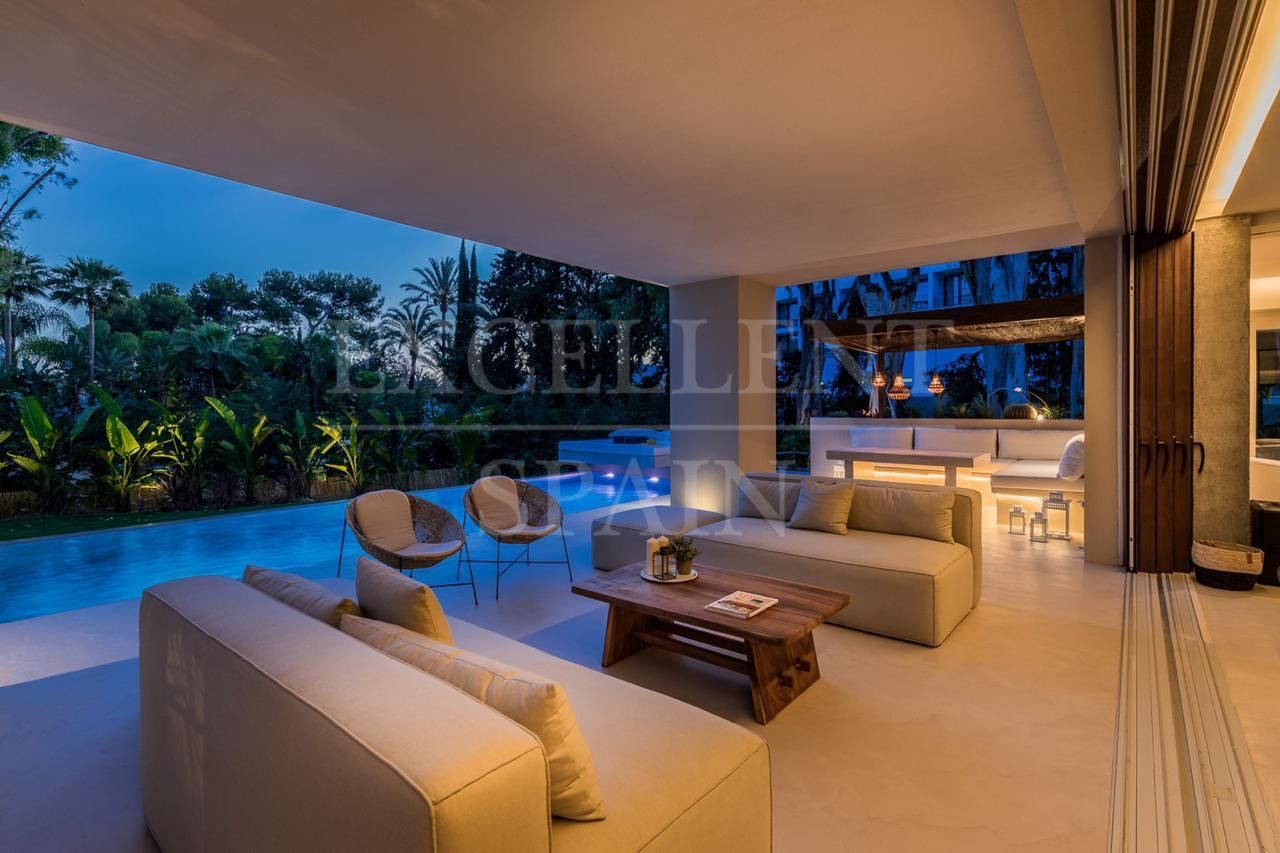 Villa in Los Monteros Playa, Marbella East