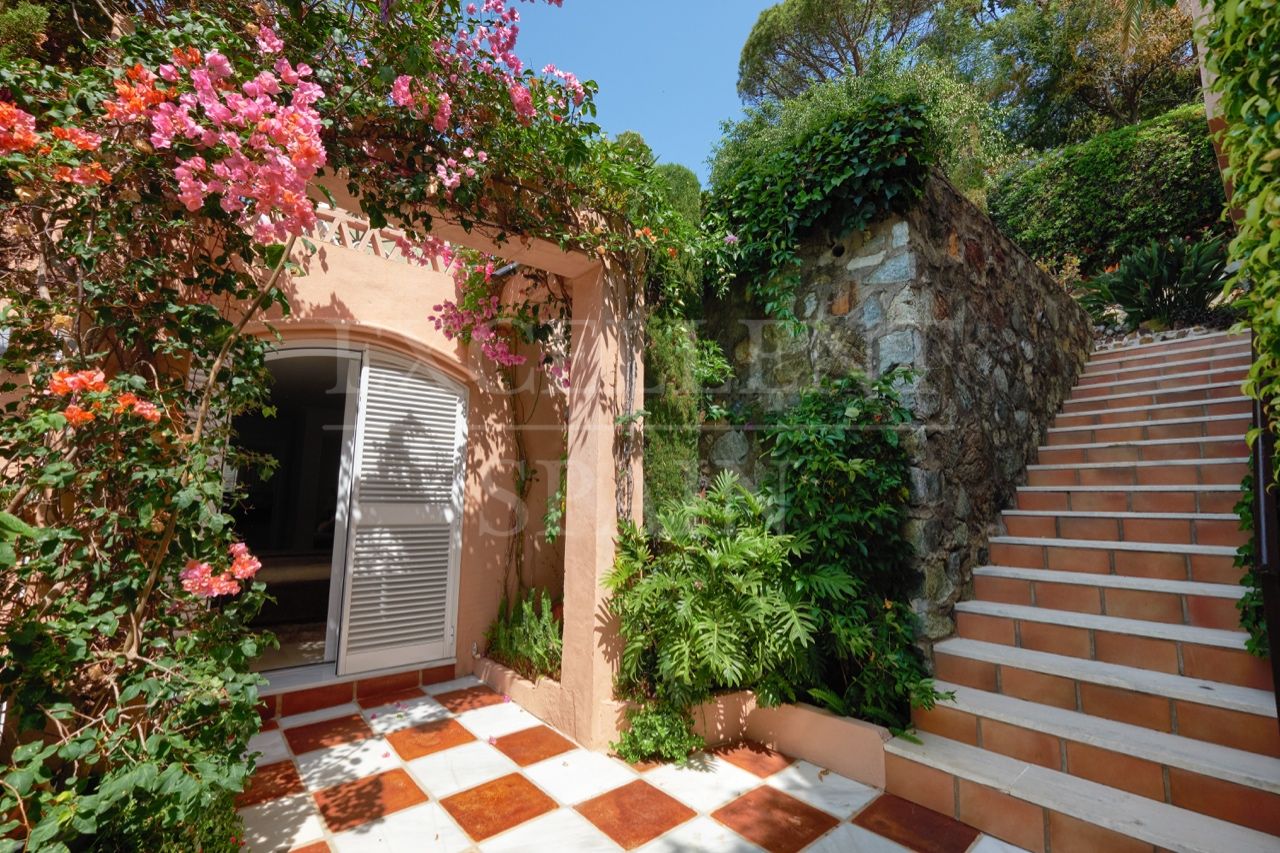 Villa in El Madroñal, Benahavis