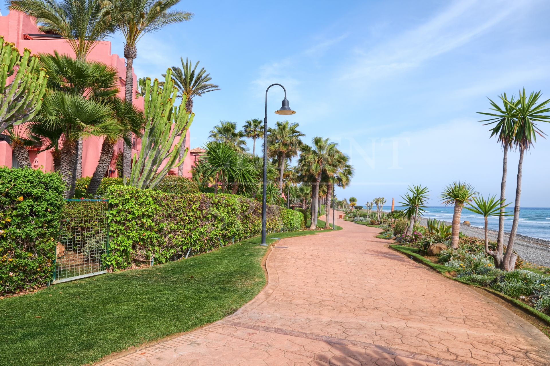 Erdgeschosswohnung in Almenara Beach, Estepona