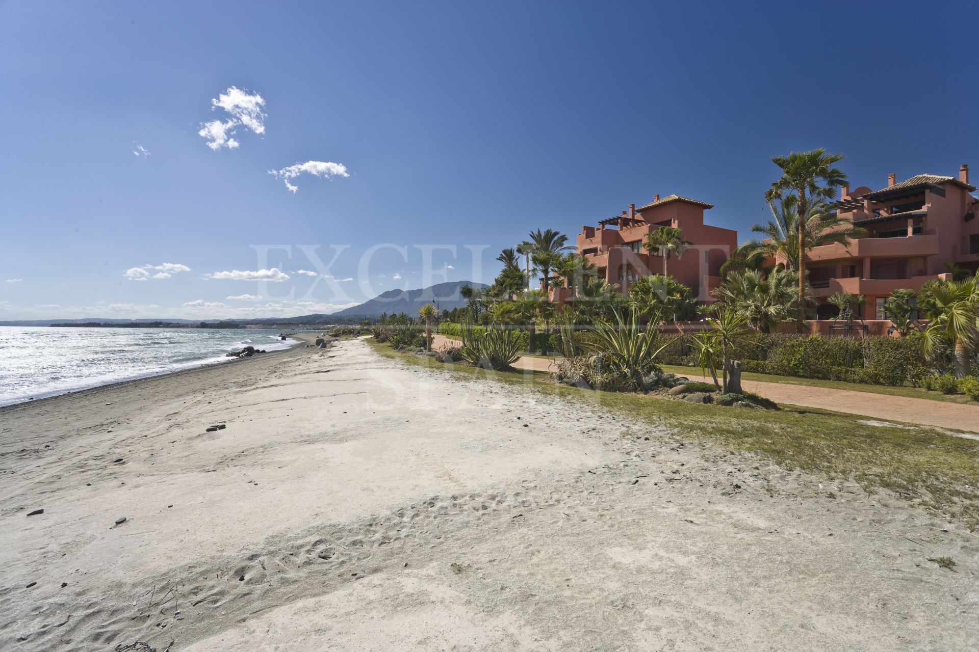 Erdgeschosswohnung in Almenara Beach, Estepona