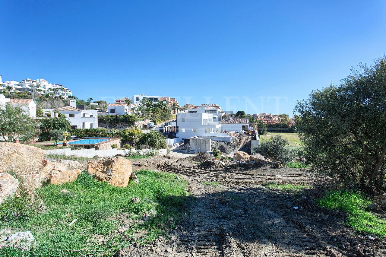 Perceel in La Alqueria, Benahavis