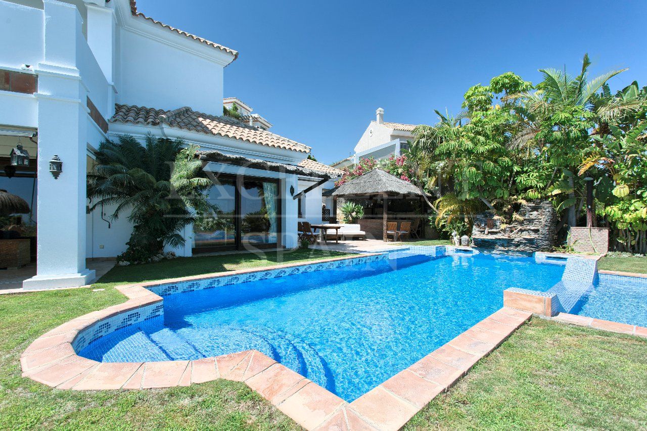 Villa in Puerto del Almendro, Benahavis