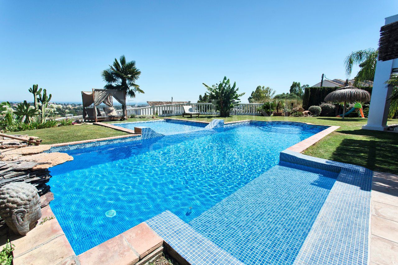 Villa in Puerto del Almendro, Benahavis