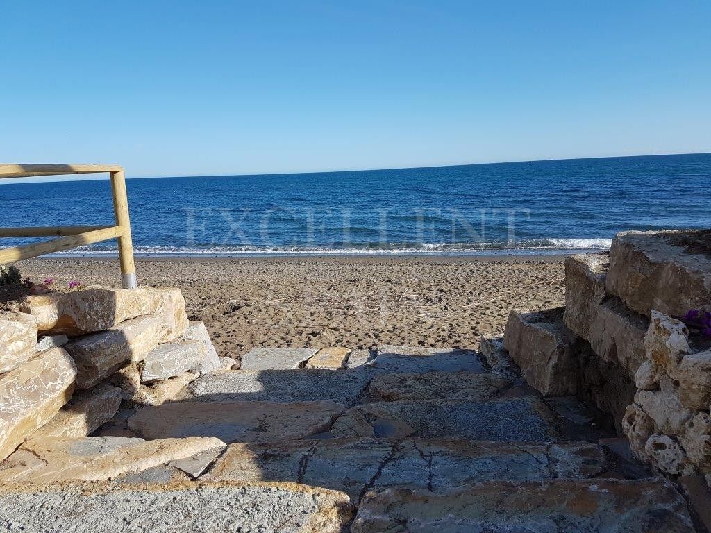 Апартамент на нижнем этаже в Bahia de la Plata, Эстепона