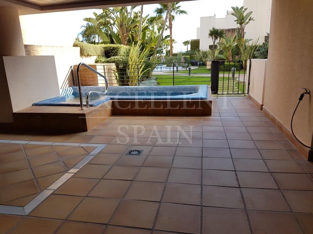 Appartement begane grond in Bahia de la Plata, Estepona