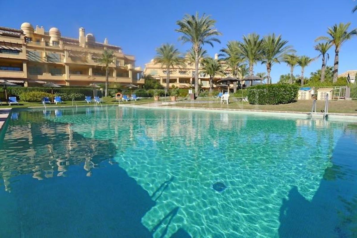 Apartment in Four Seasons, Benahavis