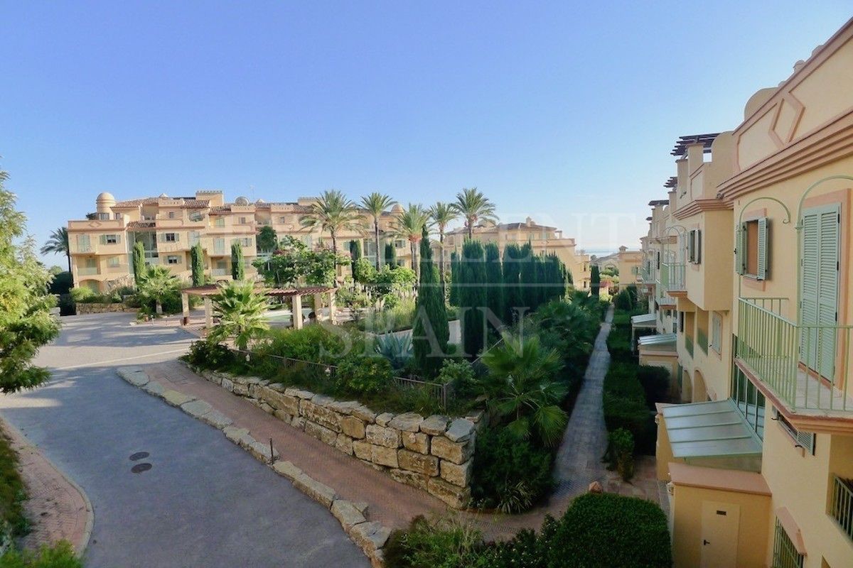 Apartment in Four Seasons, Benahavis