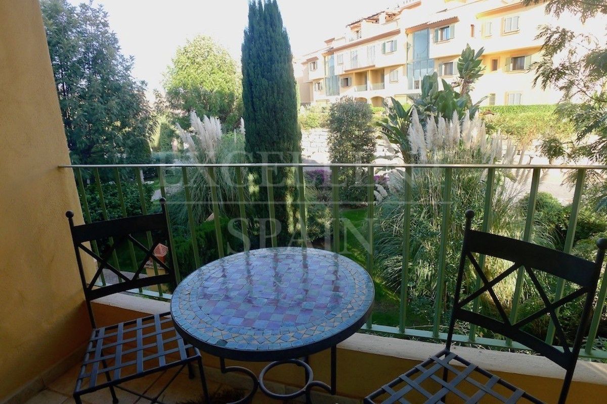 Appartement in Four Seasons, Benahavis