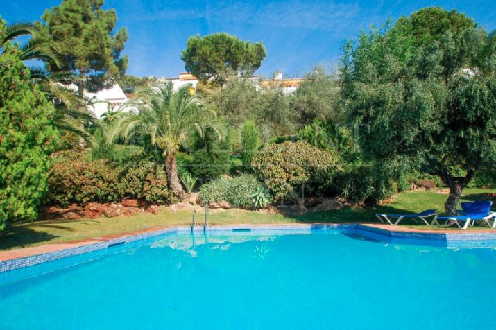 Apartment in Puerto del Almendro, Benahavis