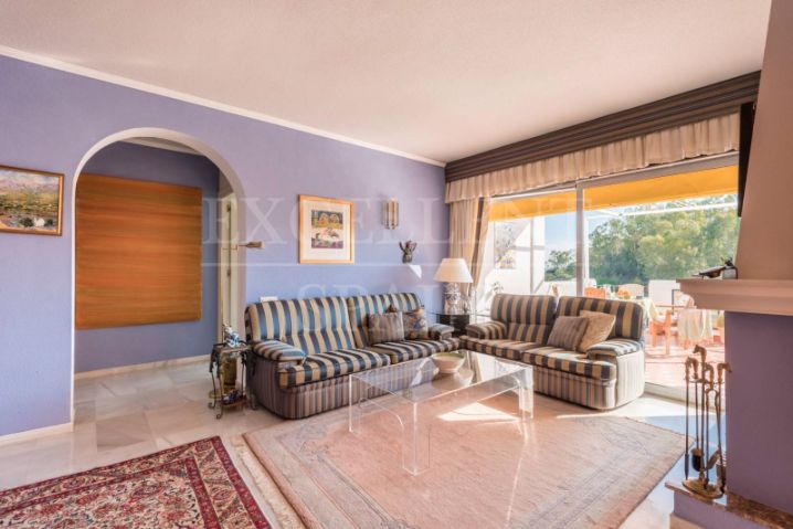 Apartment in Puerto del Almendro, Benahavis