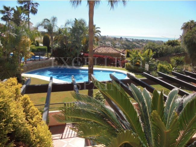 Albatross Hill Club, Nueva Andalucia, apartment with sea views for sale