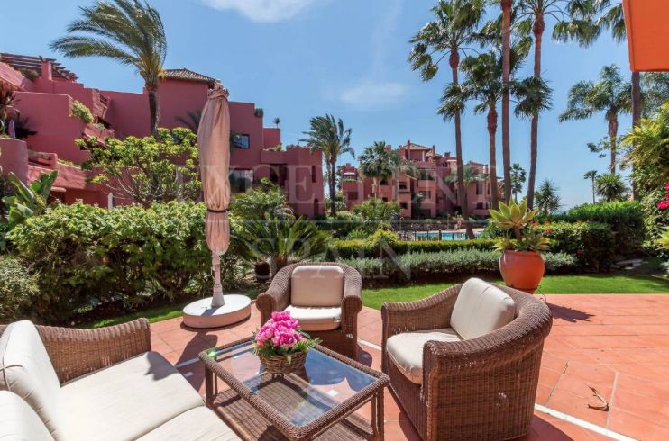 Fantastisch begane grond appartement in Menara Beach, Estepona te koop