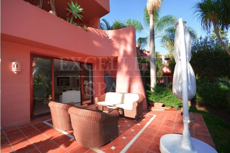 Appartement begane grond in Menara Beach, Estepona