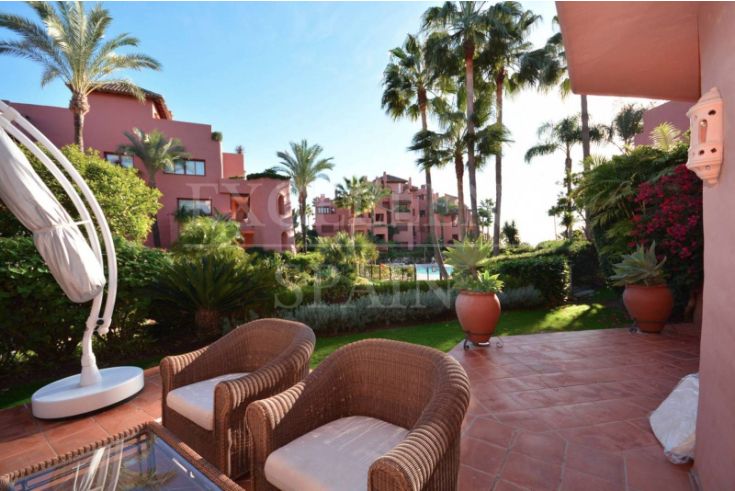 Appartement begane grond in Menara Beach, Estepona