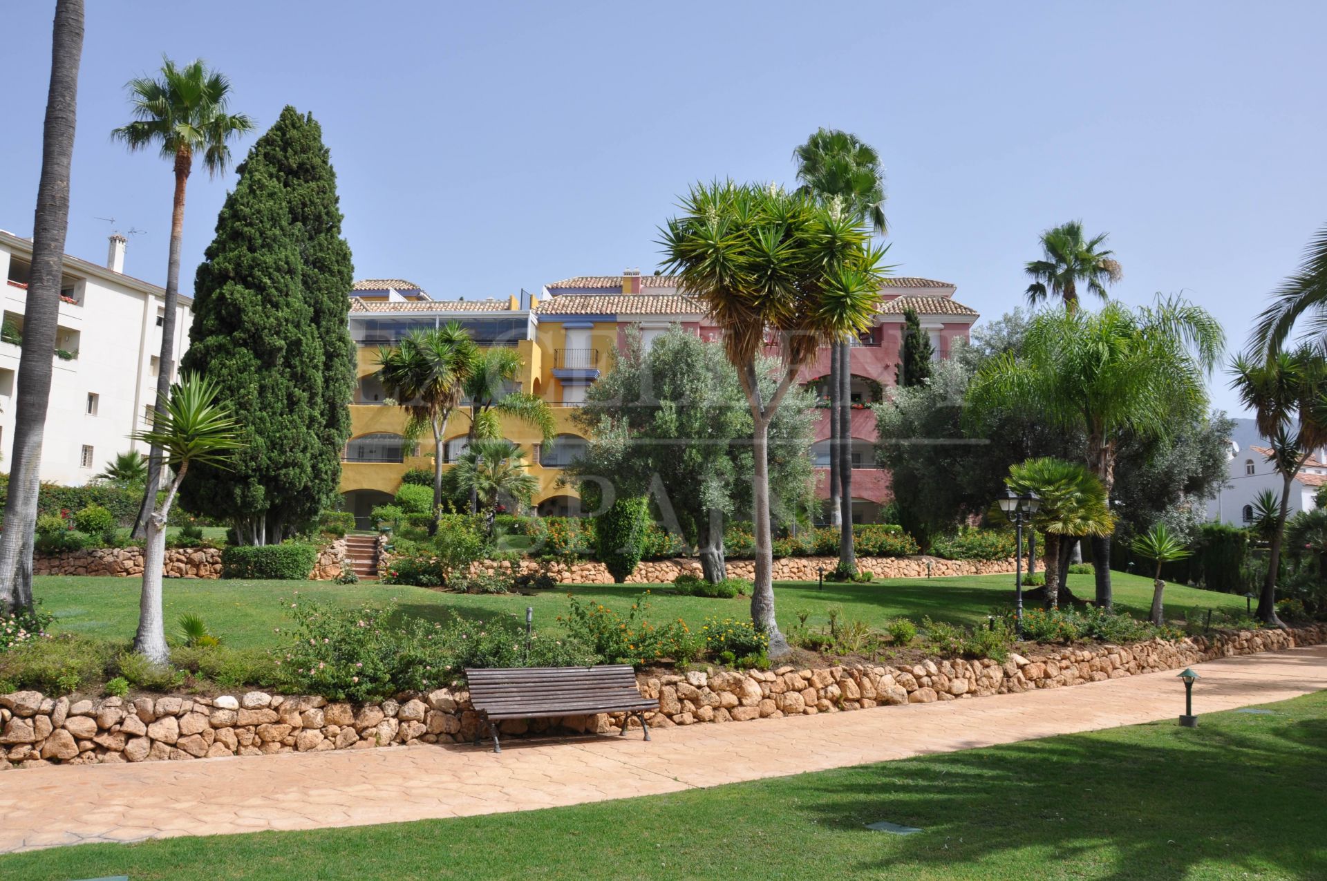 Erdgeschosswohnung in El Infantado, Marbella Goldene Meile