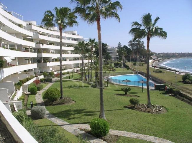 Los Granados Playa, Estepona, apartamento en primera línea de playa a la venta