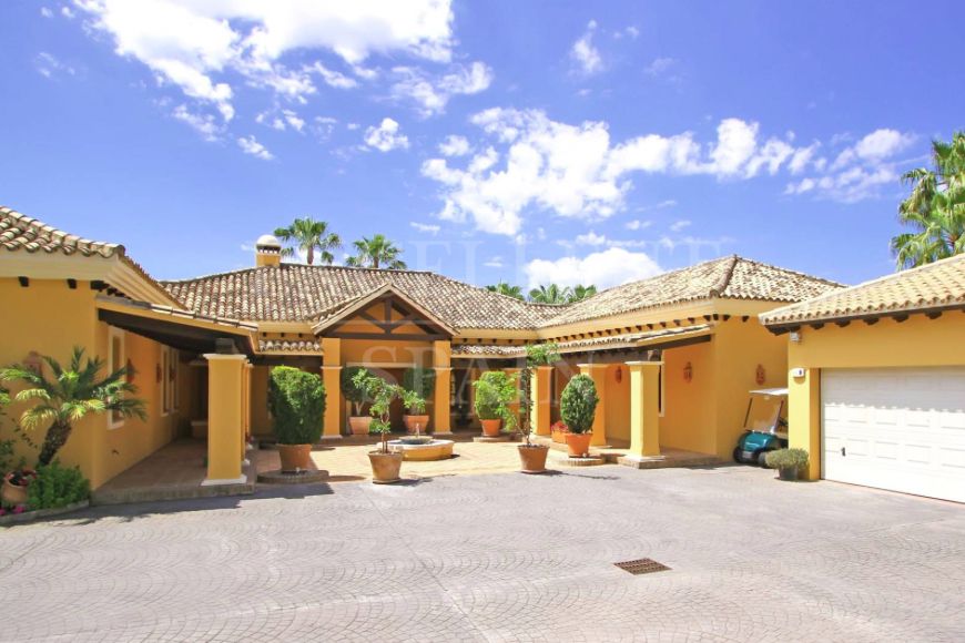 La Zagaleta, Benahavis, Andalusische stijl villa met zeezicht te koop