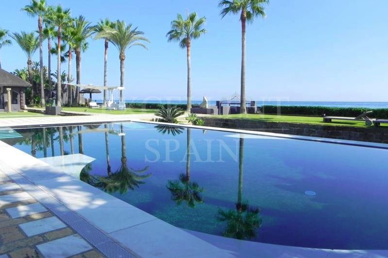 Villa in Los Monteros Playa, Marbella Oost