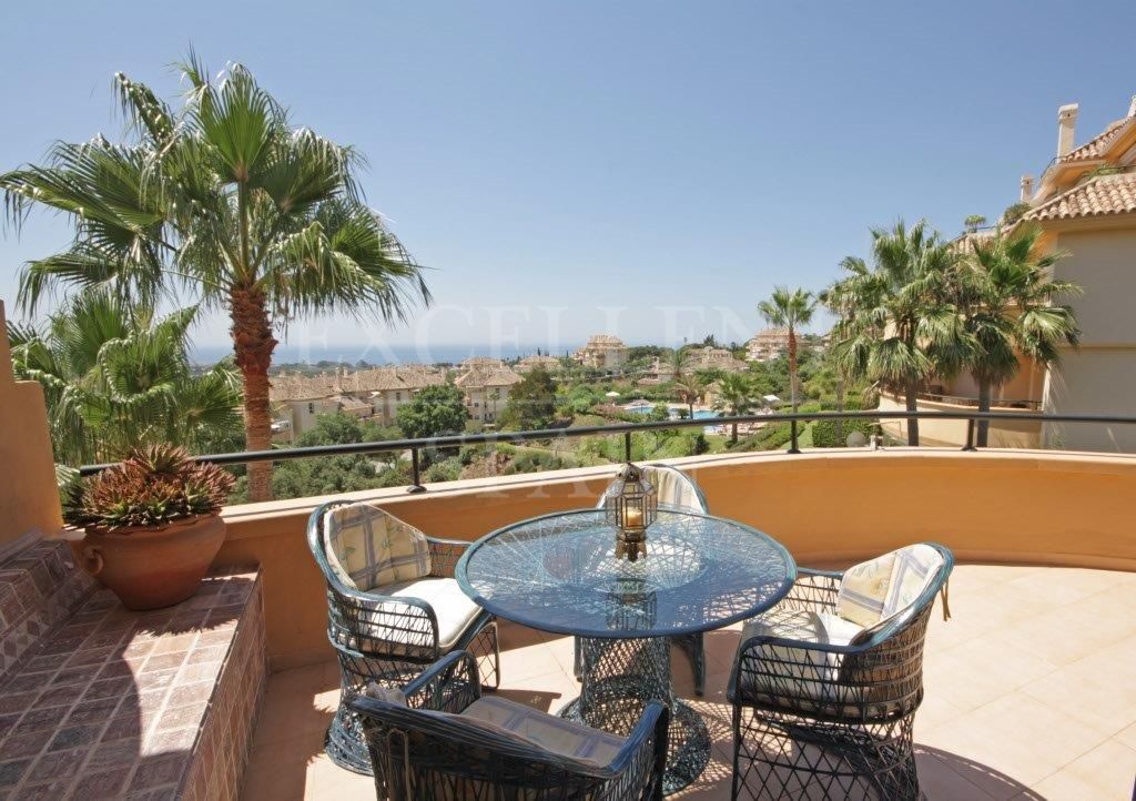 Elviria Hills, Marbella Oost, appartement te koop met zeezicht