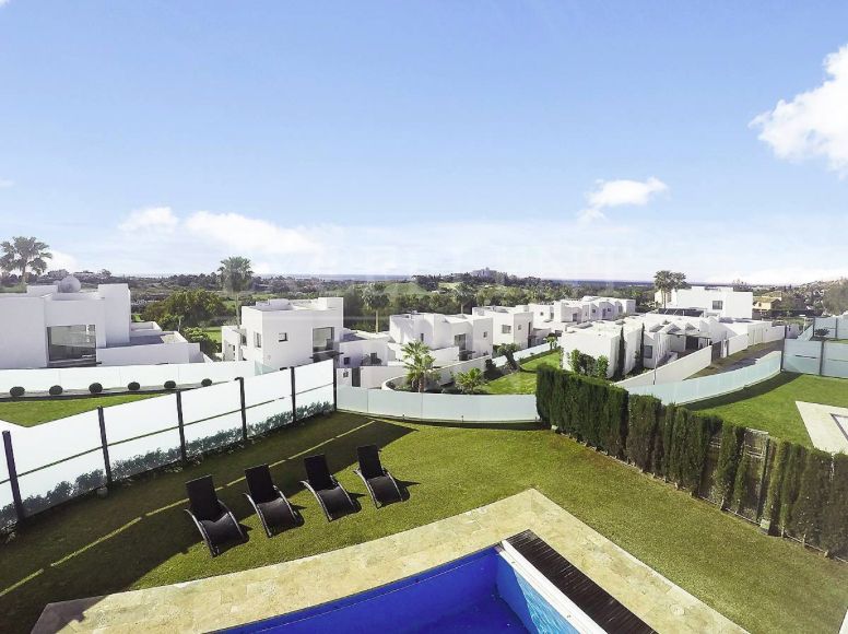 Villa en Atalaya Fairways, Benahavis