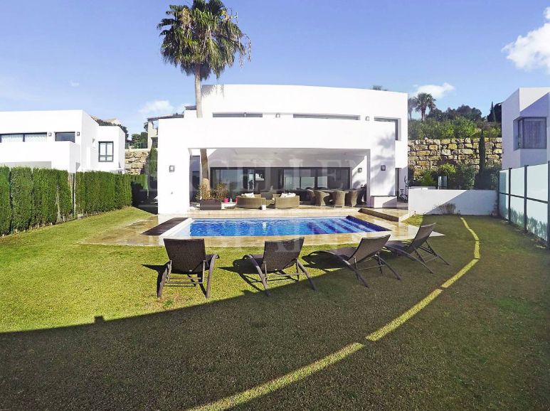 Atalaya Fairways, Benahavis, moderna villa a la venta