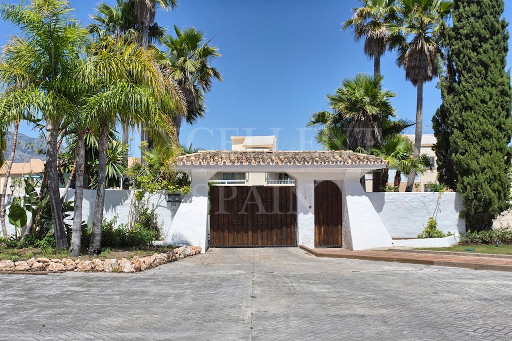 Villa in Nueva Andalucia