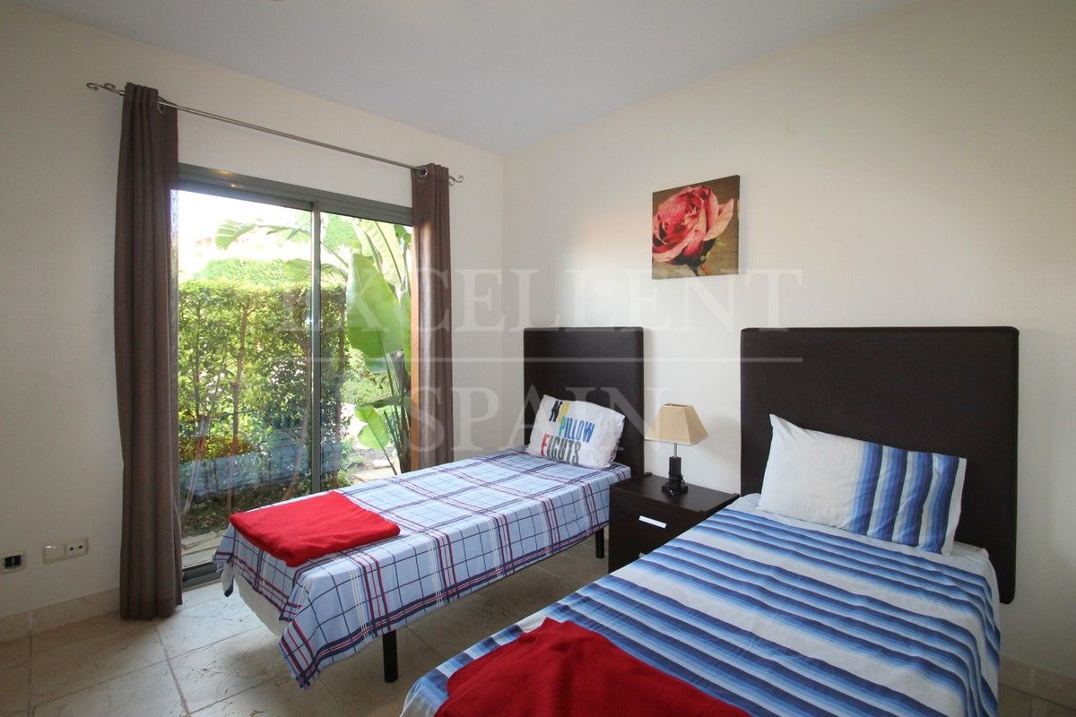 Appartement begane grond in Benatalaya, Estepona