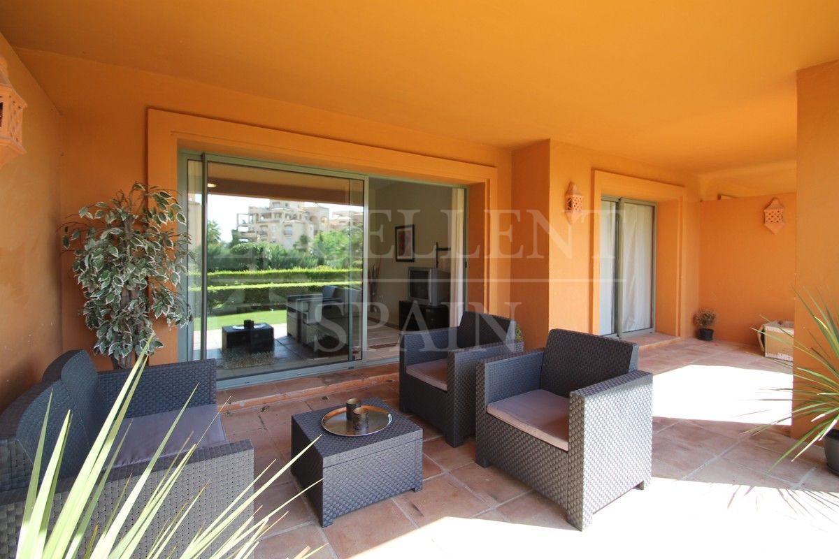 Appartement begane grond in Benatalaya, Estepona