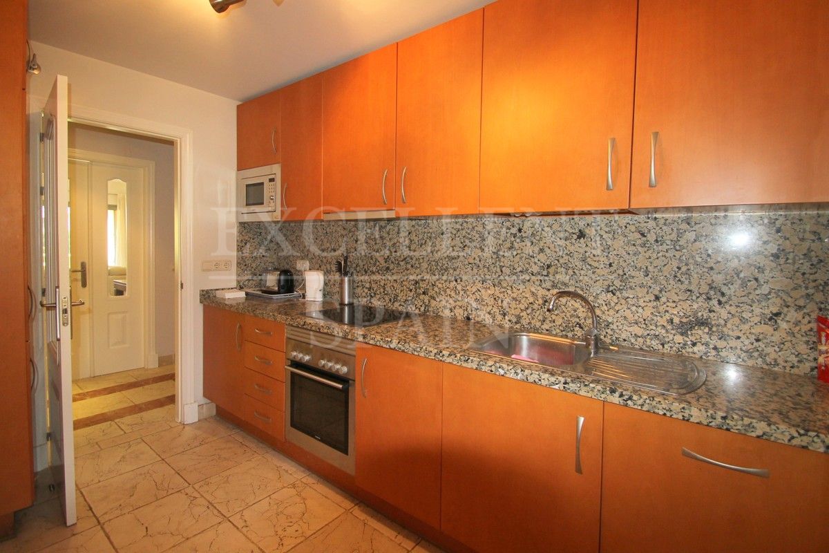 Appartement begane grond in Benatalaya, Estepona