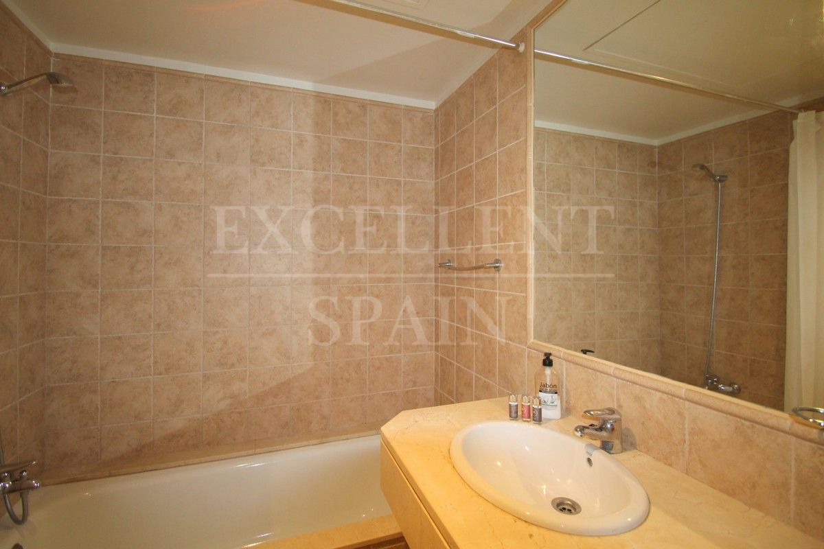 Appartement begane grond in Benatalaya, Estepona