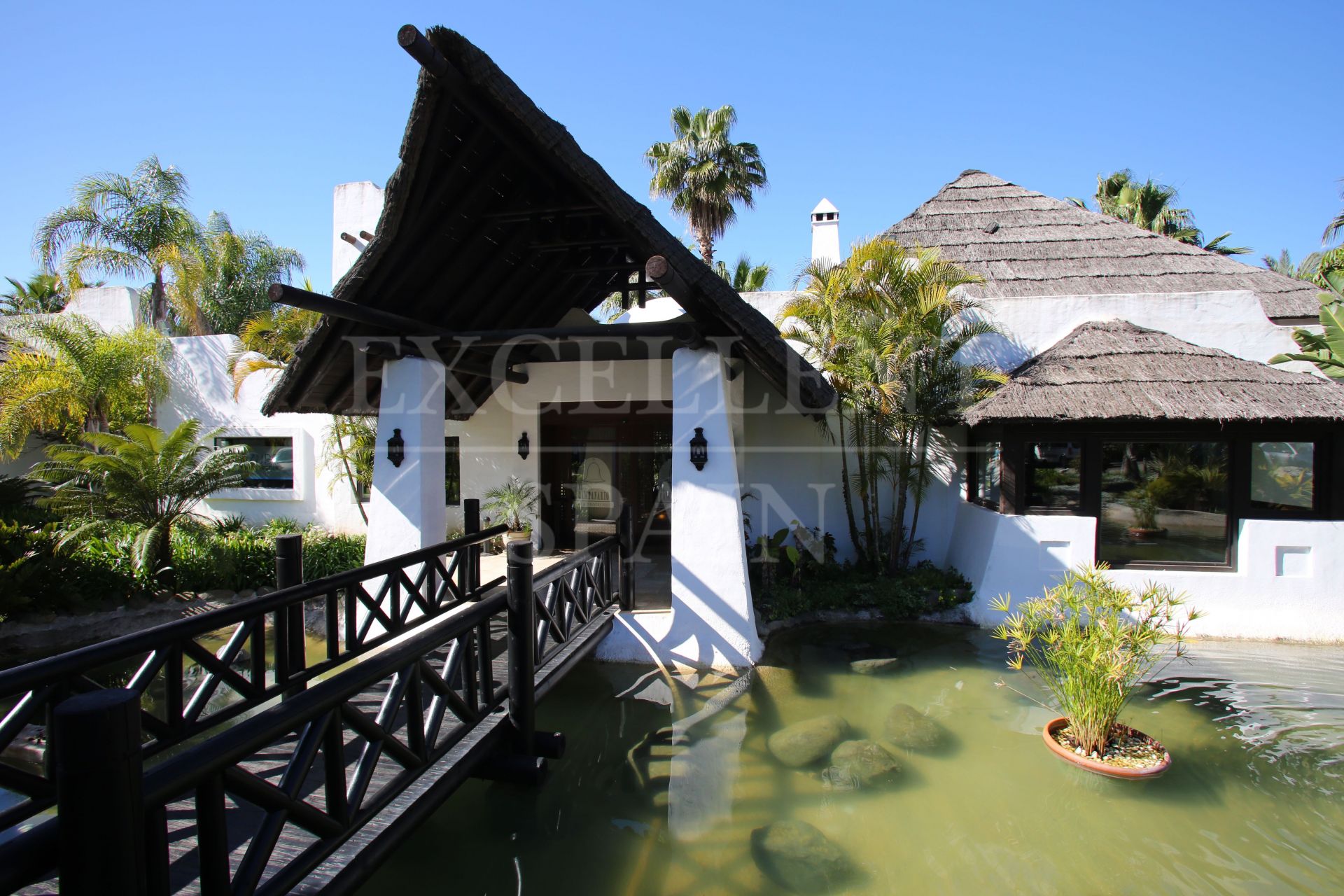 Erdgeschosswohnung in El Campanario, Estepona