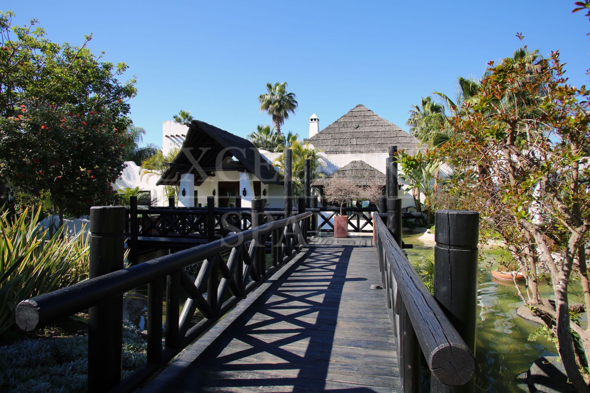 Erdgeschosswohnung in El Campanario, Estepona