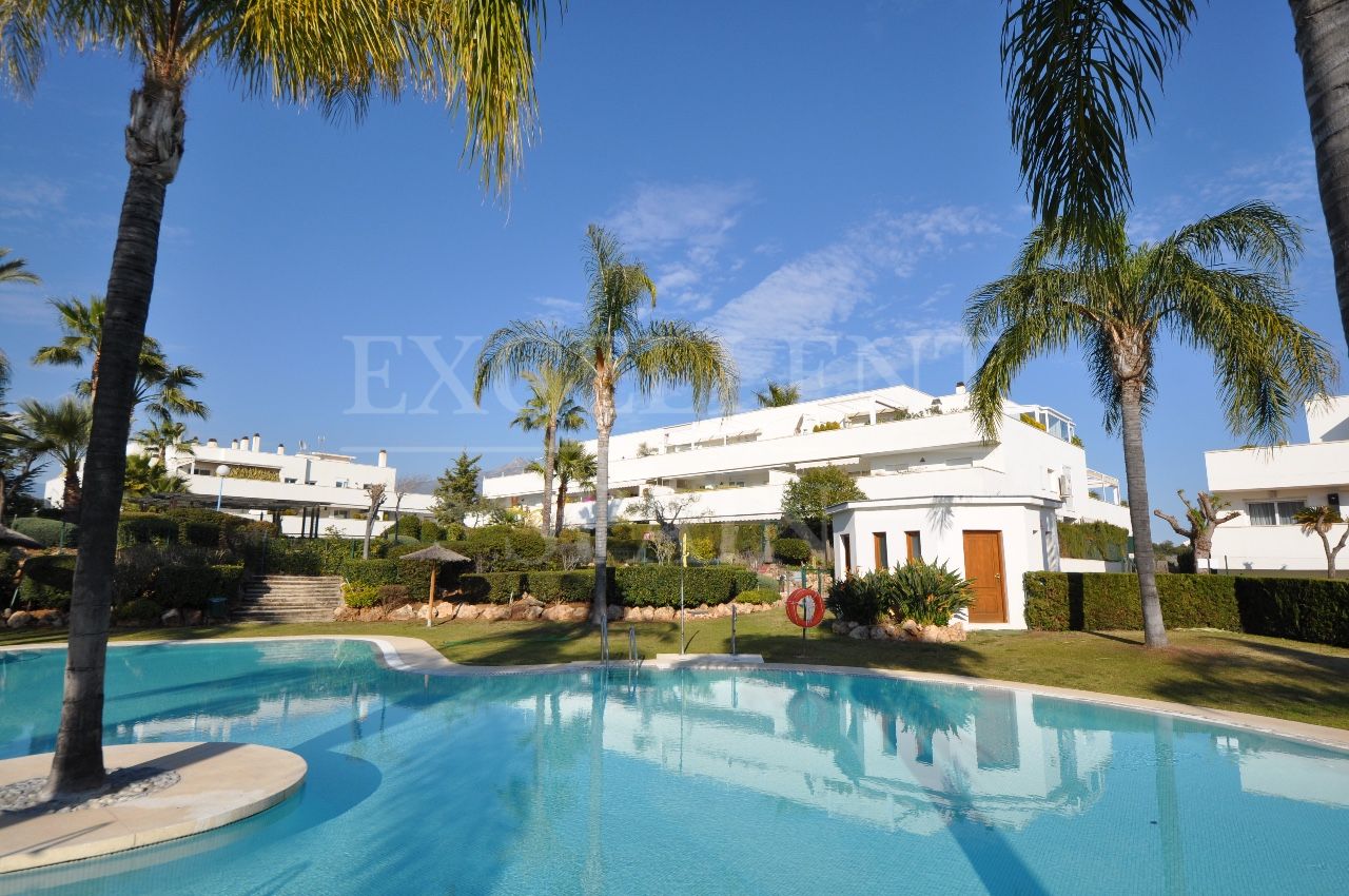 Terrazas del Rodeo, Nueva Andalucía, Marbella, apartamento de una sola planta orientado al oeste a la venta