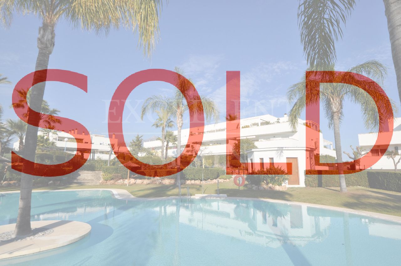 Terrazas del Rodeo, Nueva Andalucía, Marbella, apartamento de una sola planta orientado al oeste a la venta