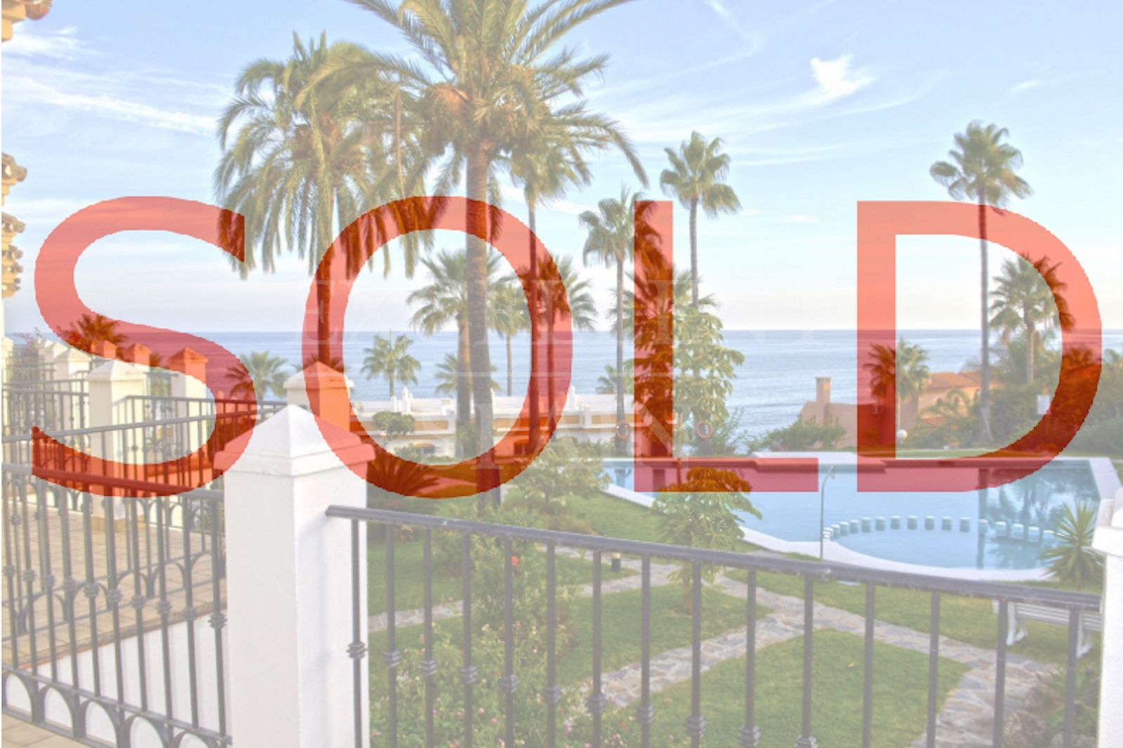 Продажа недвижимости на первой линии с видом на море в Victoria Beach, Эстепона