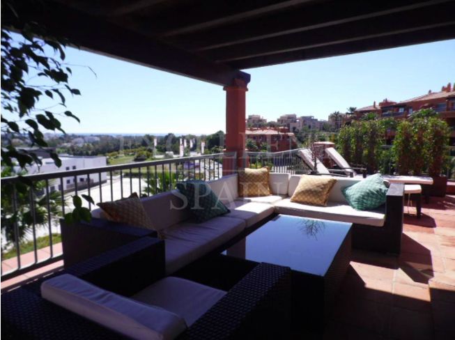 Penthouse in Benatalaya, Estepona