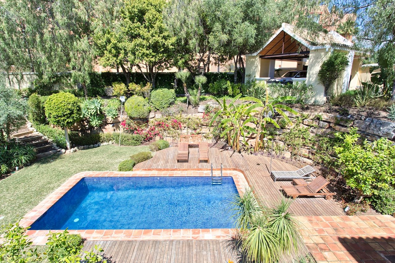 Villa in Puerto del Almendro, Benahavis