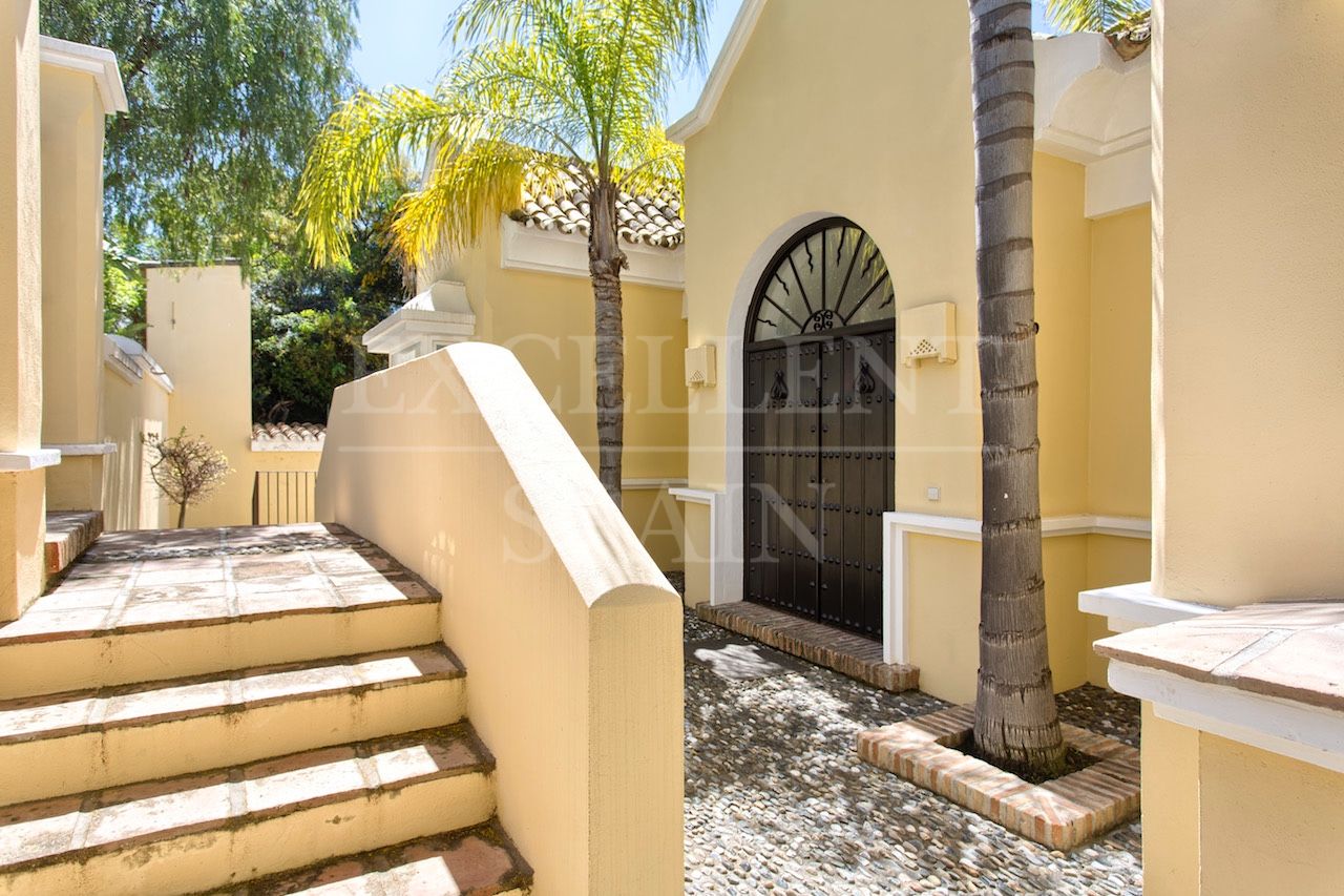 Villa in Puerto del Almendro, Benahavis