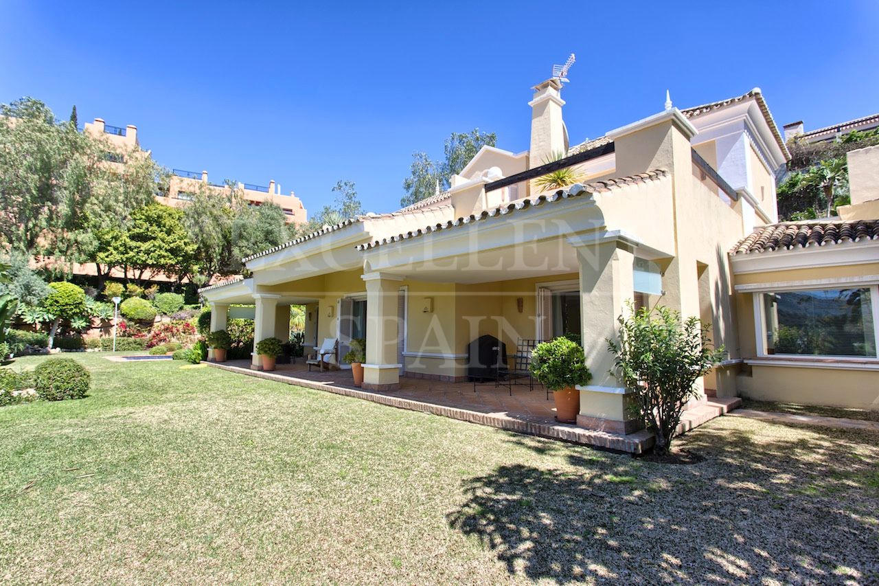 Villa in Puerto del Almendro, Benahavis