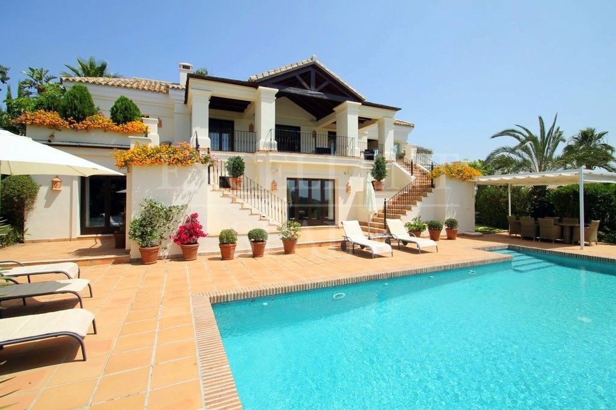 Villa in El Paraiso, Estepona