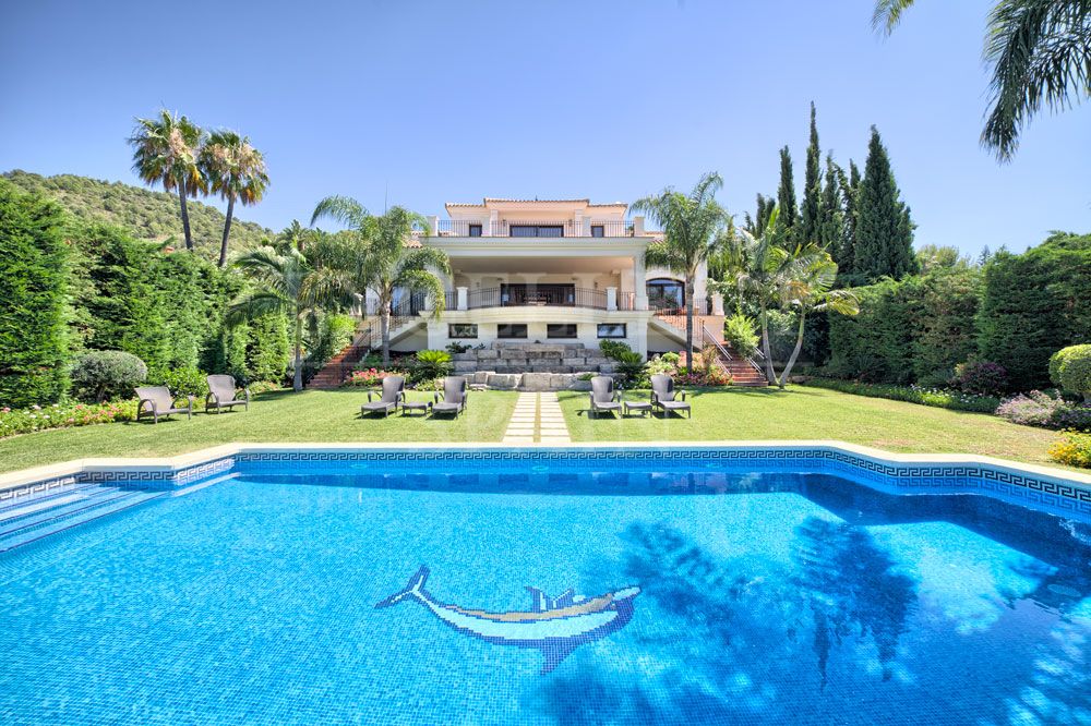 Cascada de Camojan, Marbella, imponente villa con vistas al mar a la venta
