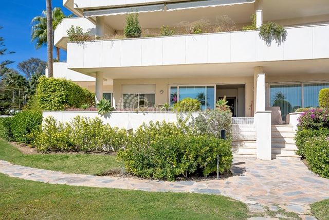 Ground Floor Apartment in Los Granados Playa, Estepona