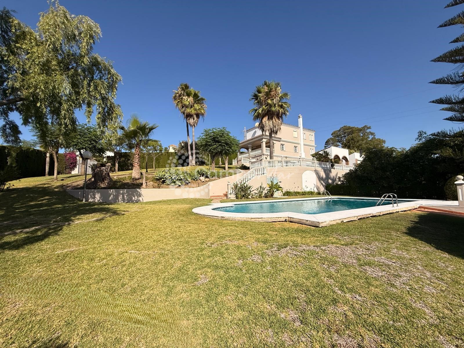 Villa in El Padron, Estepona